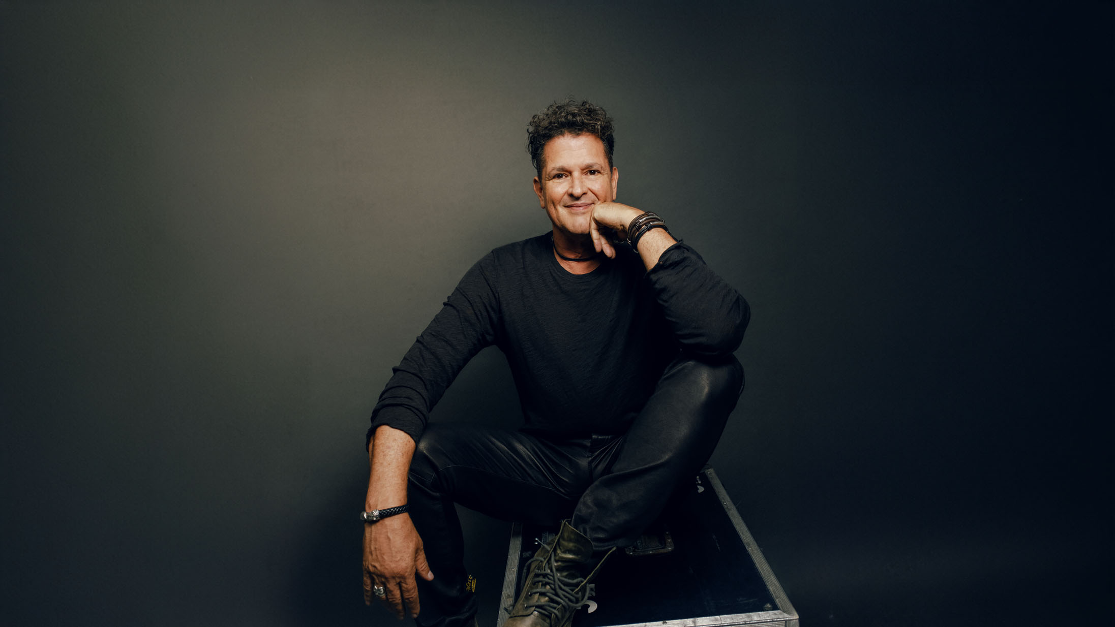 Carlos Vives es reconocido por la Academia Latina de la Grabación como su Persona del Año 2024. Vives es un ícono de la música colombiana, con más de 10.000 millones de reproducciones y más de 20 millones de álbumes vendidos. (Crédito: Natalia Gw)